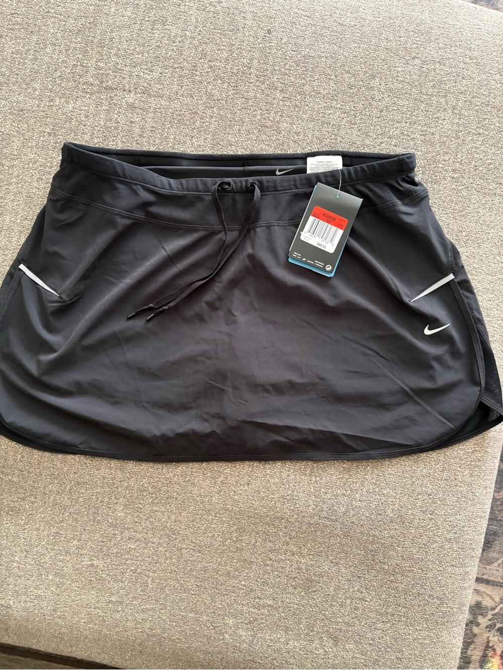 NWT women’s Nike skirt